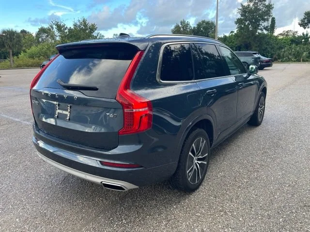Used 2020 Blue Volvo Momentum image 2