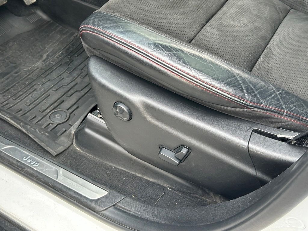 Used 2020 White Jeep Trailhawk image 18