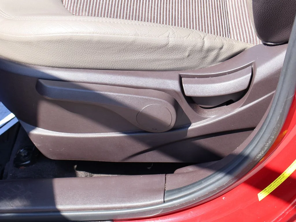 Used 2013 Garnet Red Hyundai GLS image 22