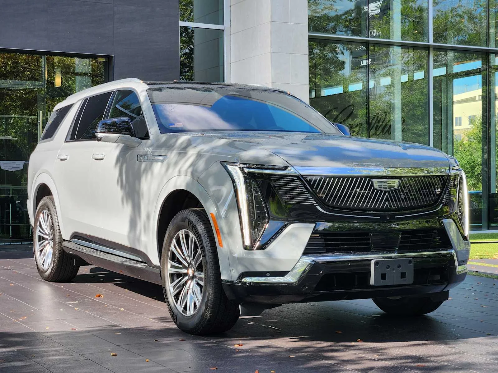 New 2026 Luna Metallic Cadillac Luxury image 2