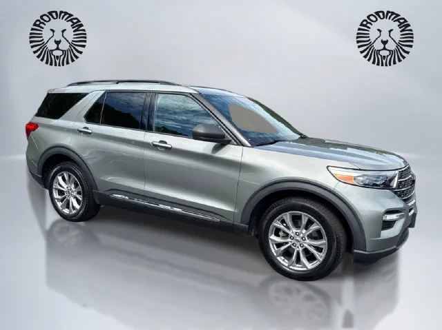 Certified Used 2020 Silver Spruce Metallic Ford XLT image 3