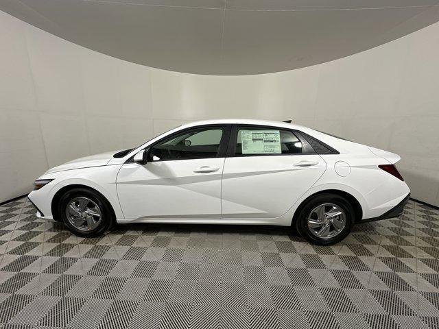 2025 Hyundai Elantra SE photo 4