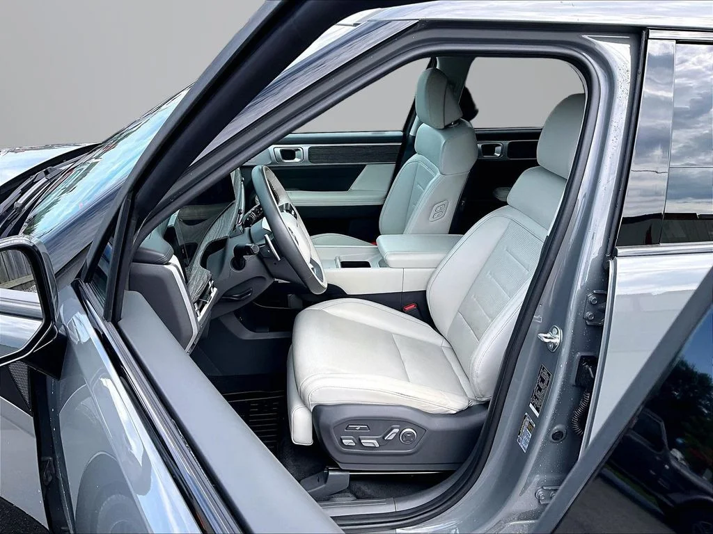 Used 2024 Gray Hyundai Calligraphy image 24
