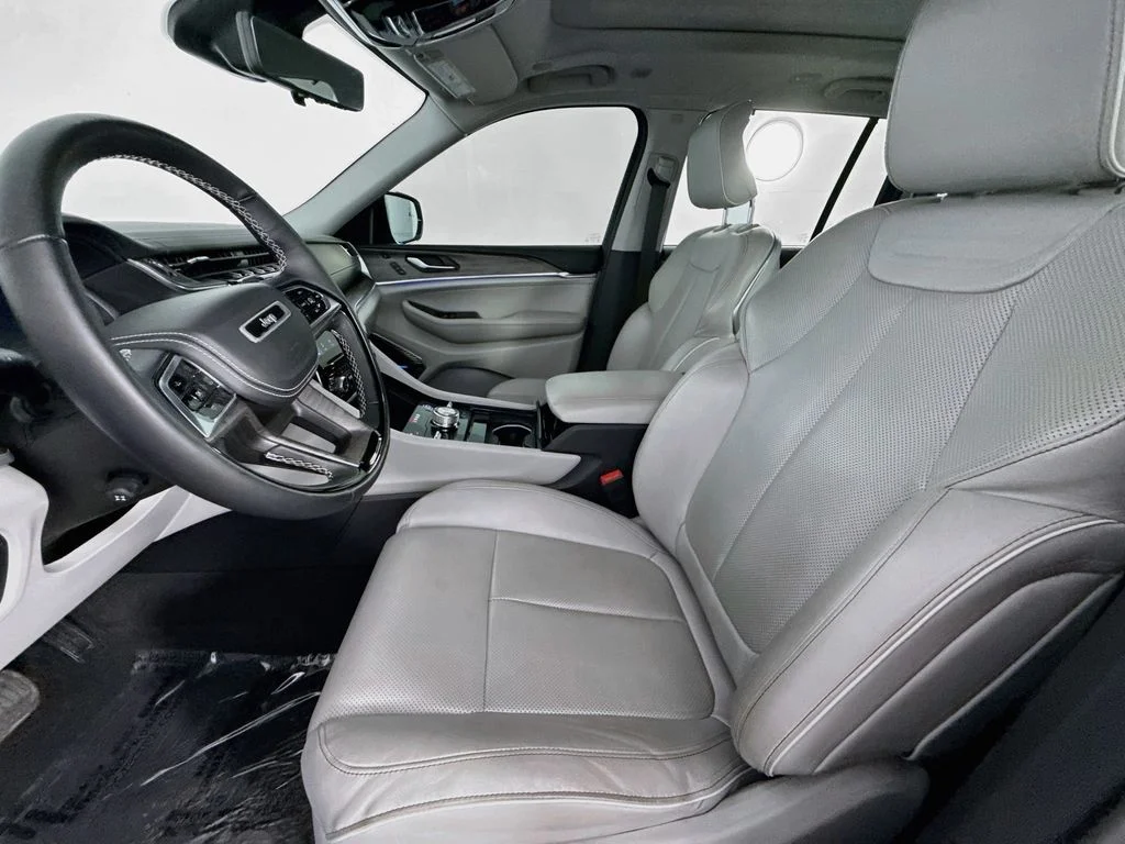 Used 2022 Gray Jeep Overland 4xe image 21
