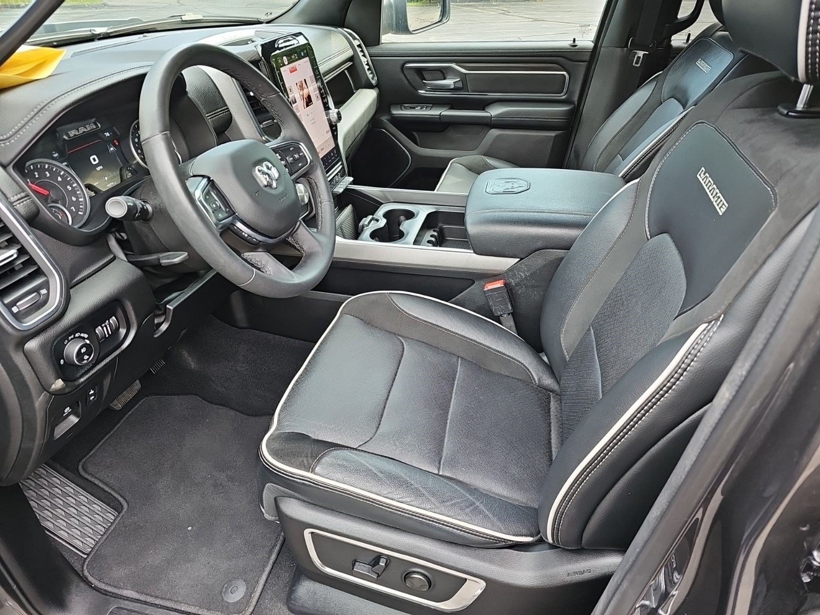 Certified Used 2025 Granite Crystal Metallic Clearcoat Ram Laramie image 17