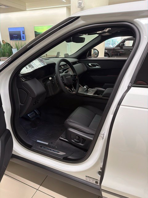 New 2026 Fuji White Land Rover P250 Base image 4