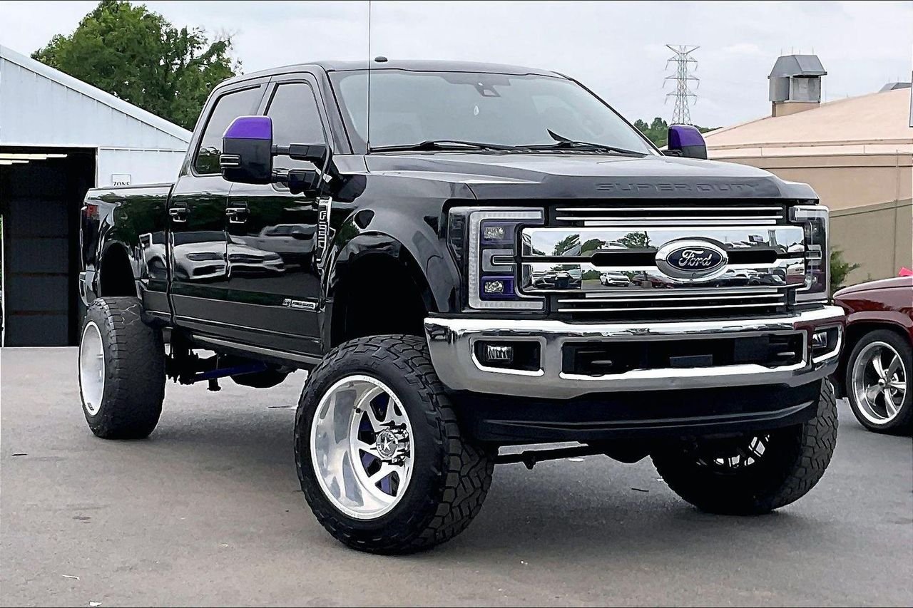Used 2017 SHADOW BLACK Ford LARIAT image 31