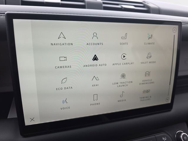 Certified Used 2025 White Land Rover X-Dynamic SE image 24