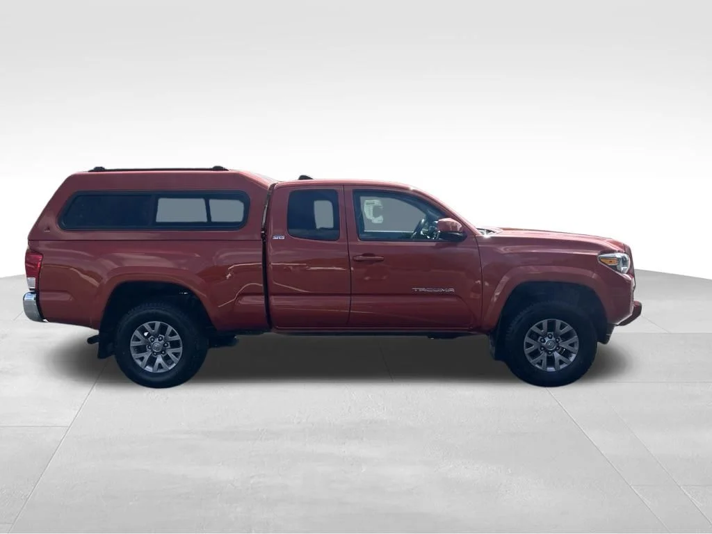 Used 2016 Red Toyota SR5 image 6