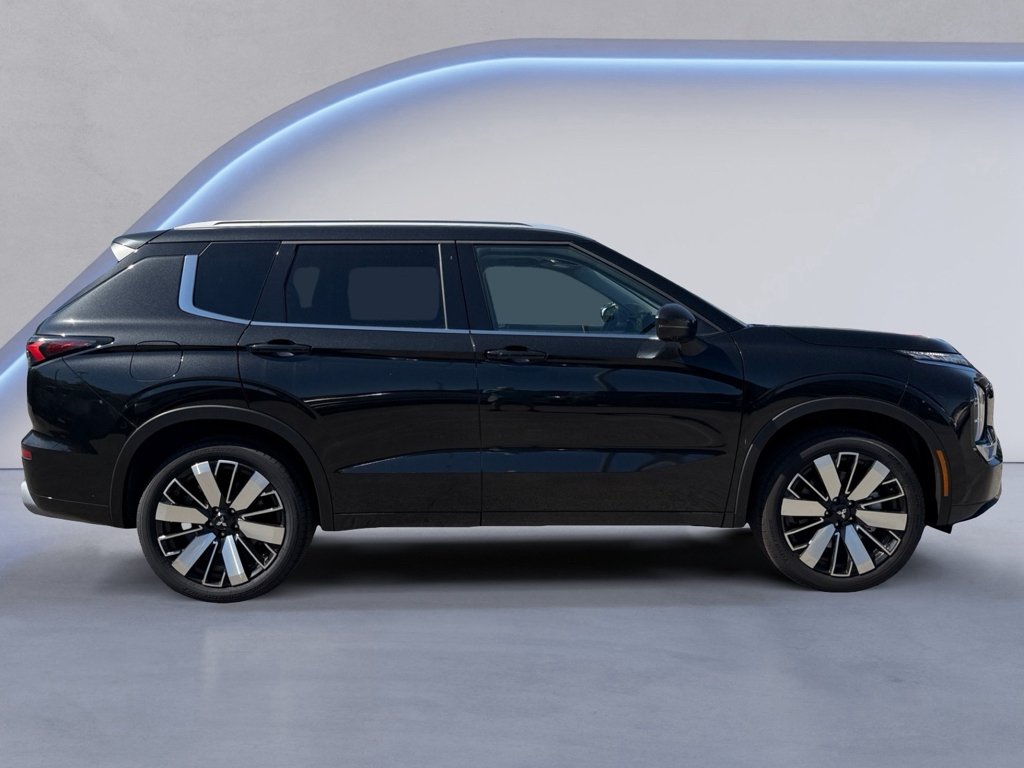 New 2026 Black Diamond Mitsubishi SE image 2