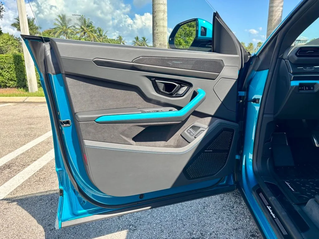 New 2026 Blue Lamborghini SE image 13