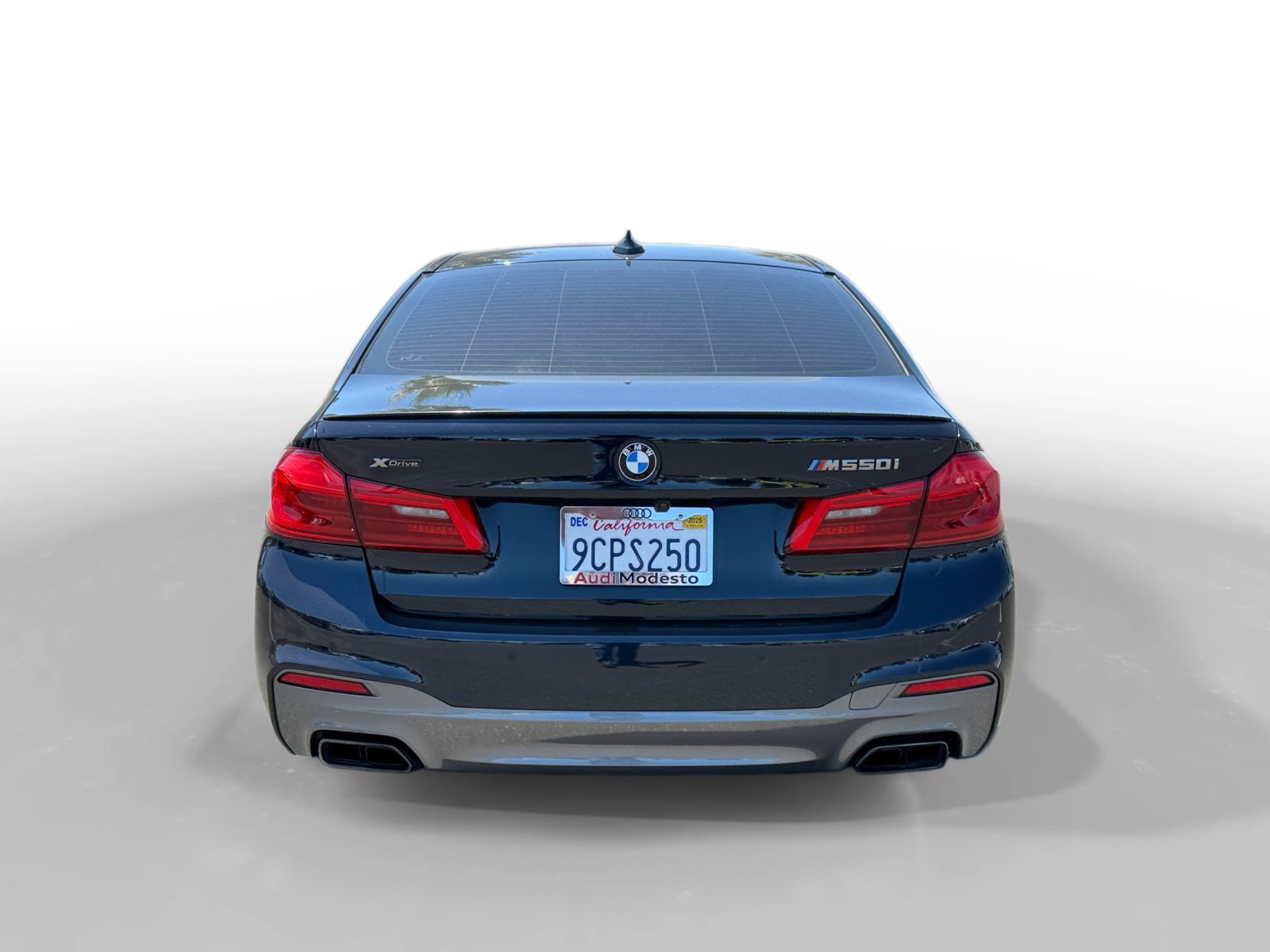 Used 2018 Carbon Black Metallic BMW M550i xDrive image 4