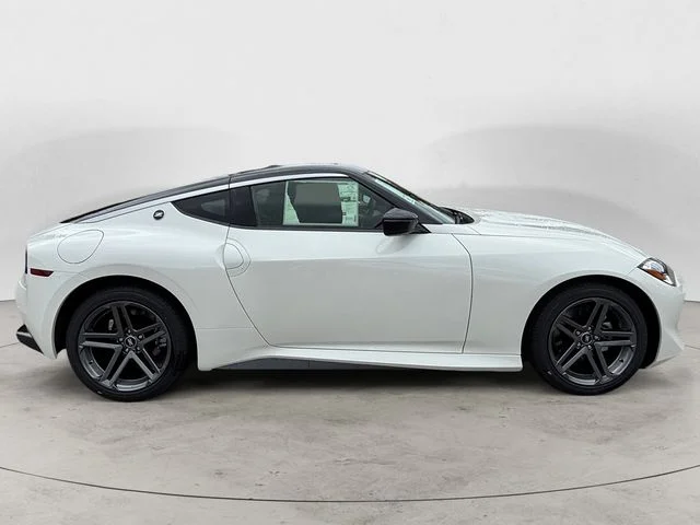 New 2027 White Nissan Sport image 7