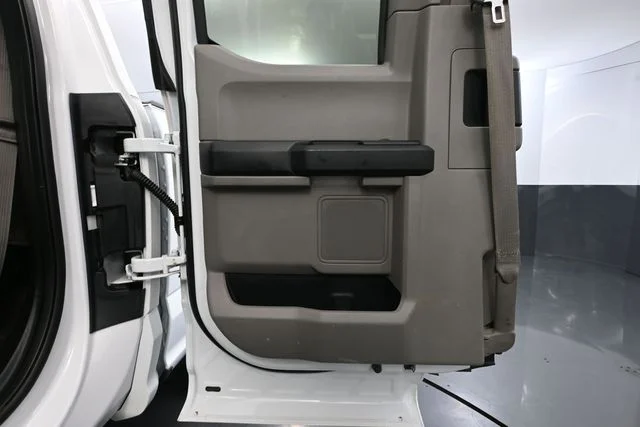 Used 2019 White Ford XL image 31