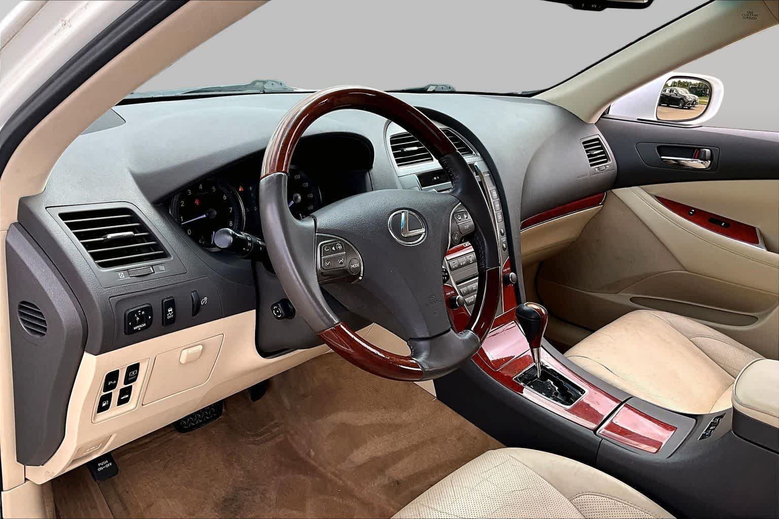 Used 2011 Starfire Pearl Lexus  image 14