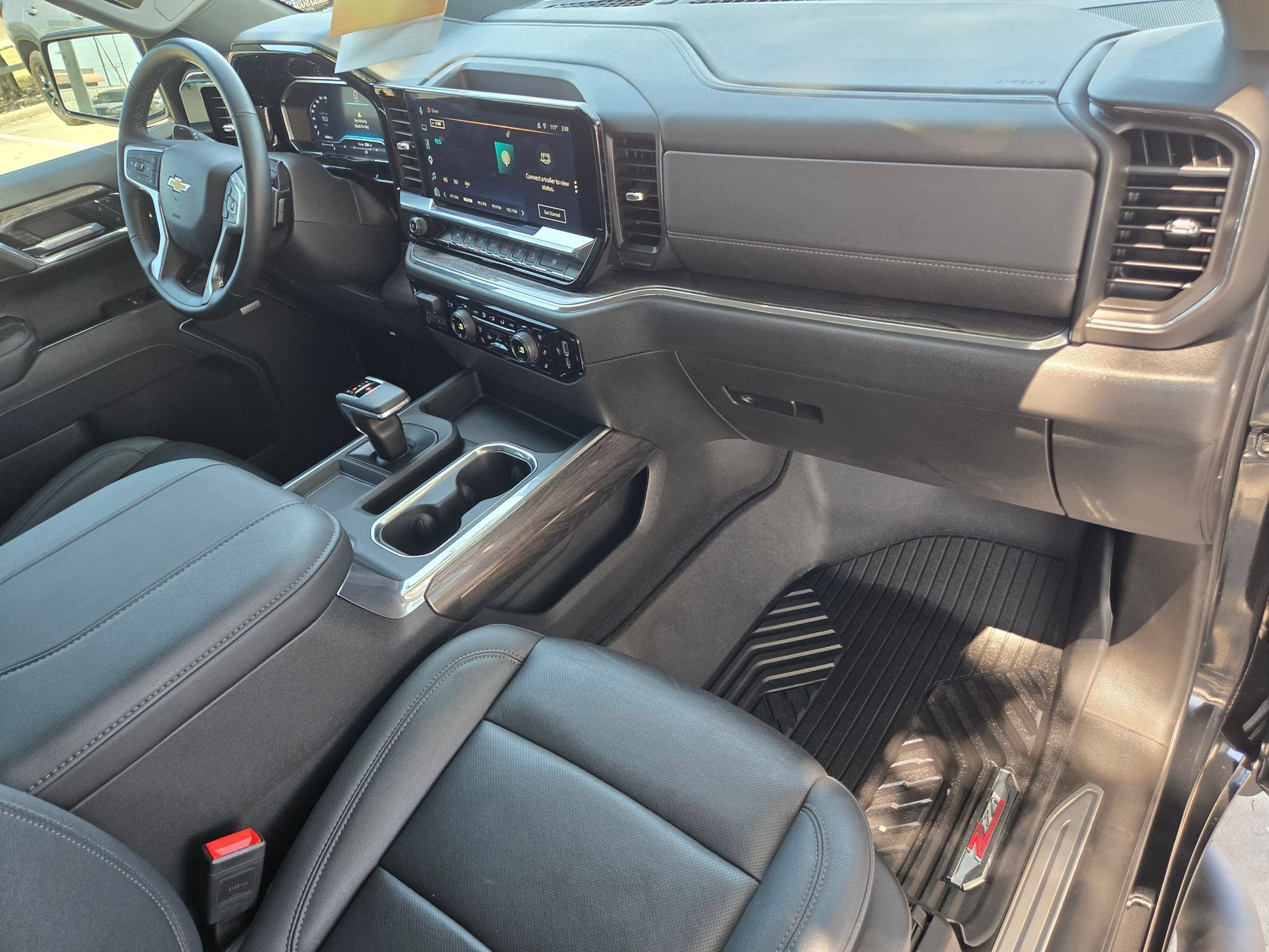 2025 Chevrolet Silverado 1500 LTZ - Photo 25