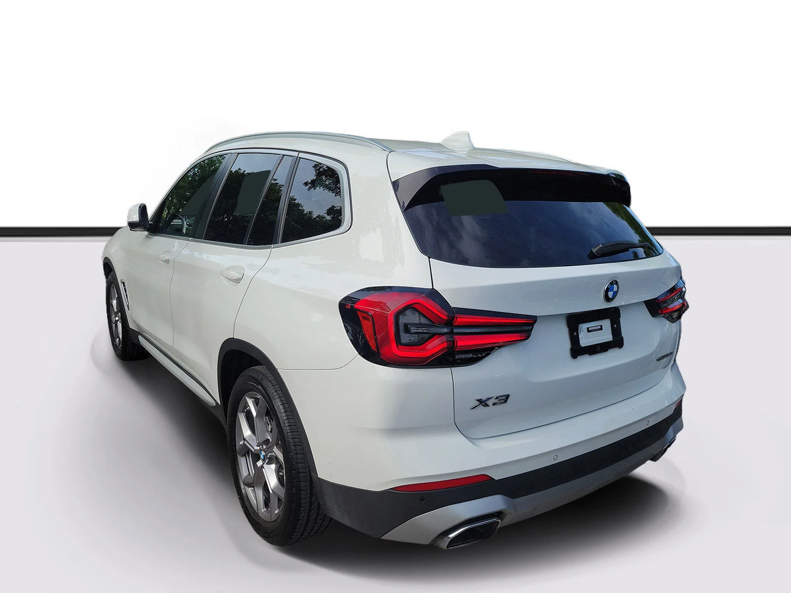 Used 2023 Alpine White BMW sDrive30i image 3
