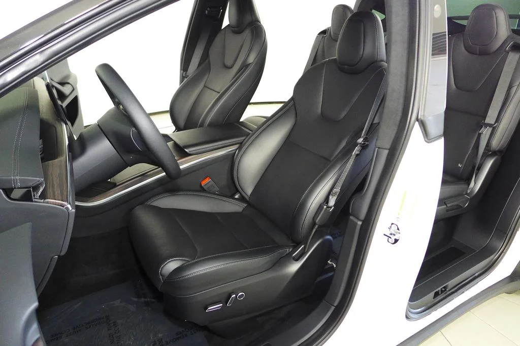 Used 2024  Tesla Base image 22