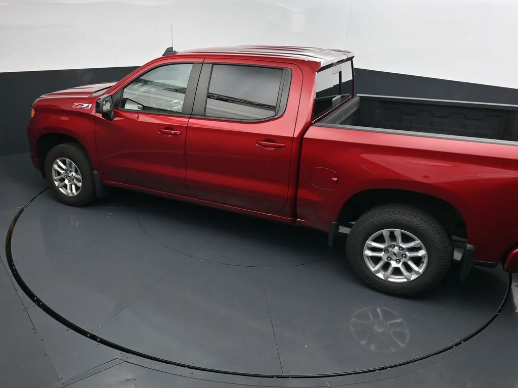 Used 2023 Red Chevrolet RST image 23