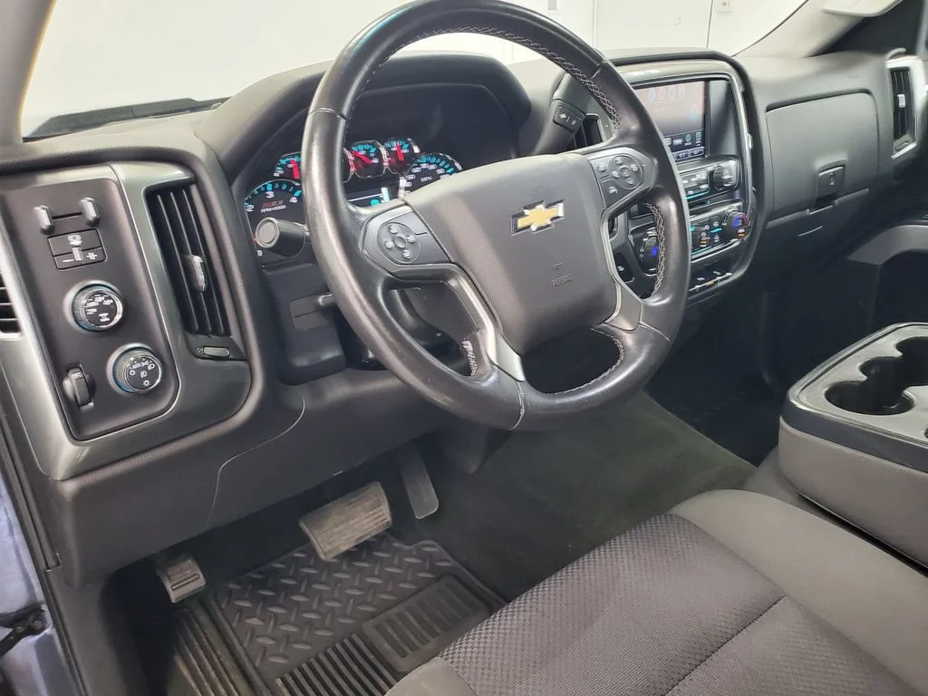 Used 2016 TUNGSTEN METALLIC Chevrolet LT image 7