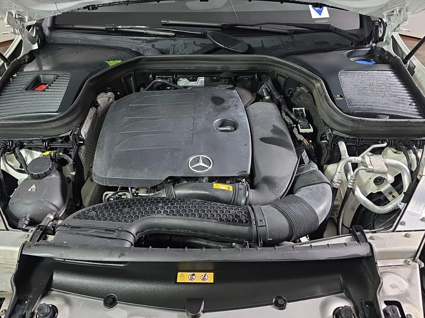 Used 2022 Polar White Mercedes-Benz GLC 300 image 6