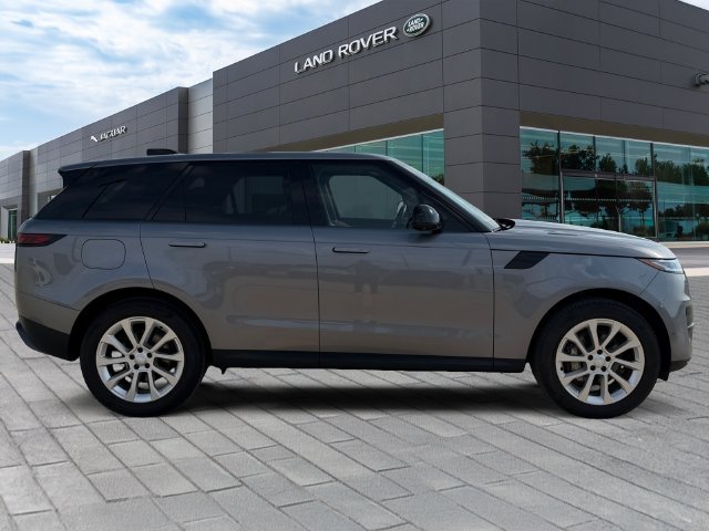 Used 2025 Eiger Grey Metallic Land Rover SE image 6