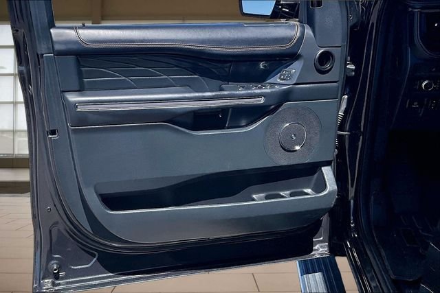 Used 2022  Ford Platinum image 23