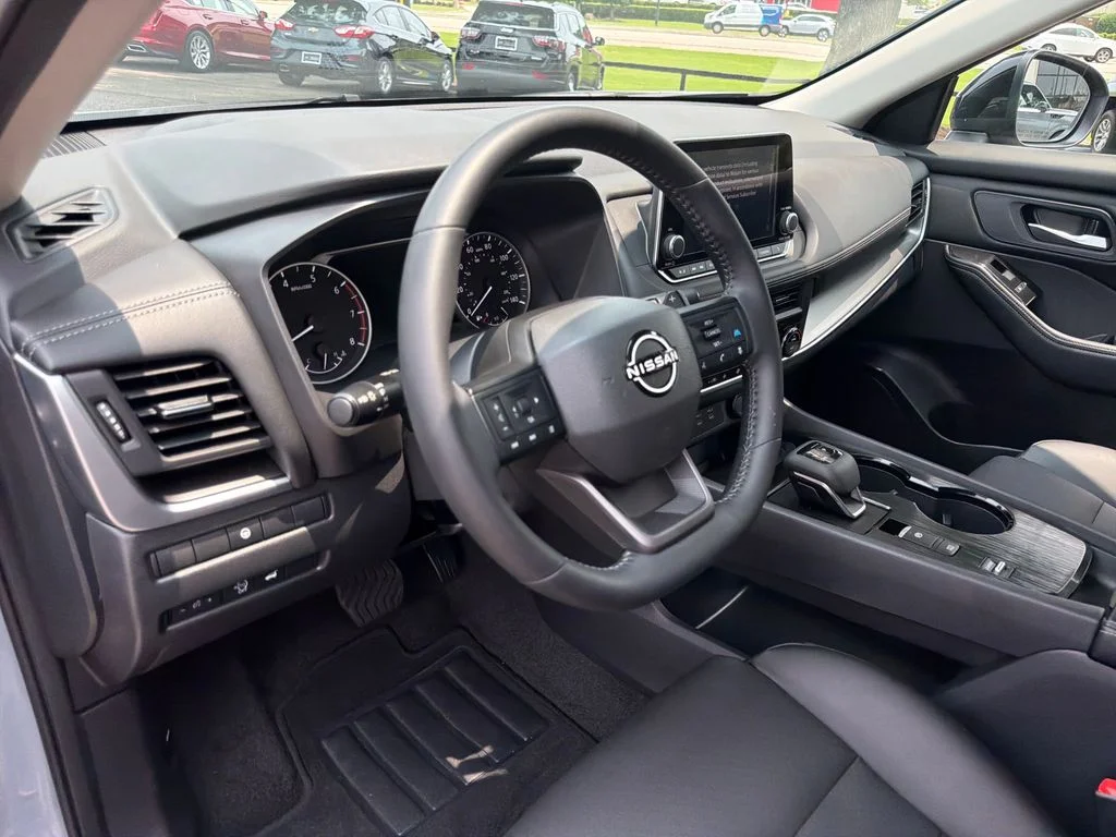 Used 2026 Boulder Gray Pearl Nissan Dark Armor image 24
