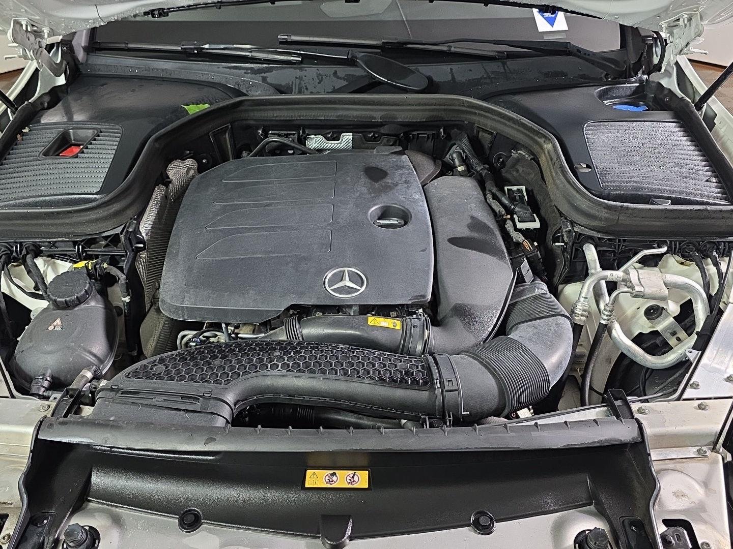 Used 2022 Polar White Mercedes-Benz GLC 300 image 6