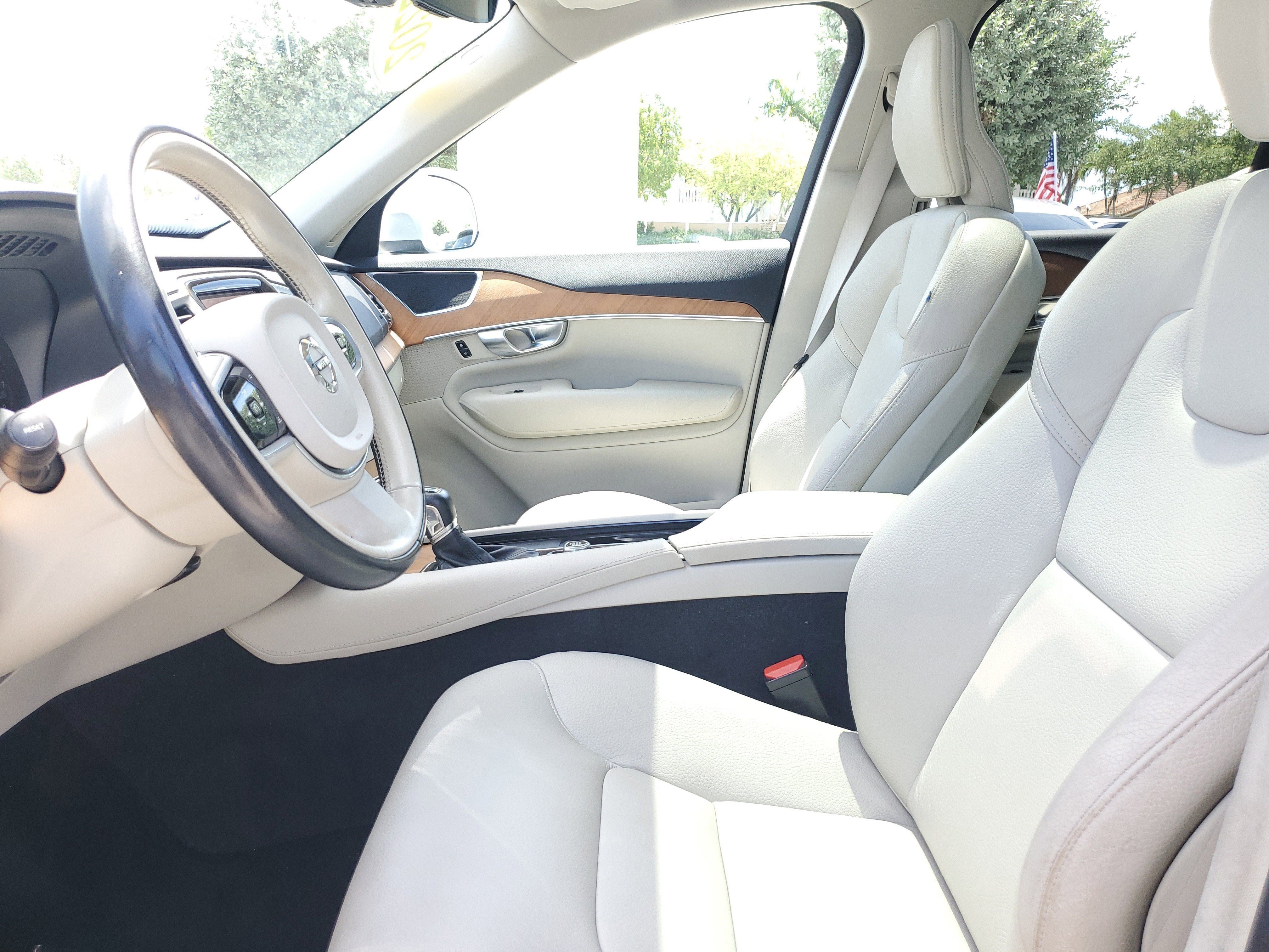Used 2022 Bright Silver Metallic Volvo Momentum image 22