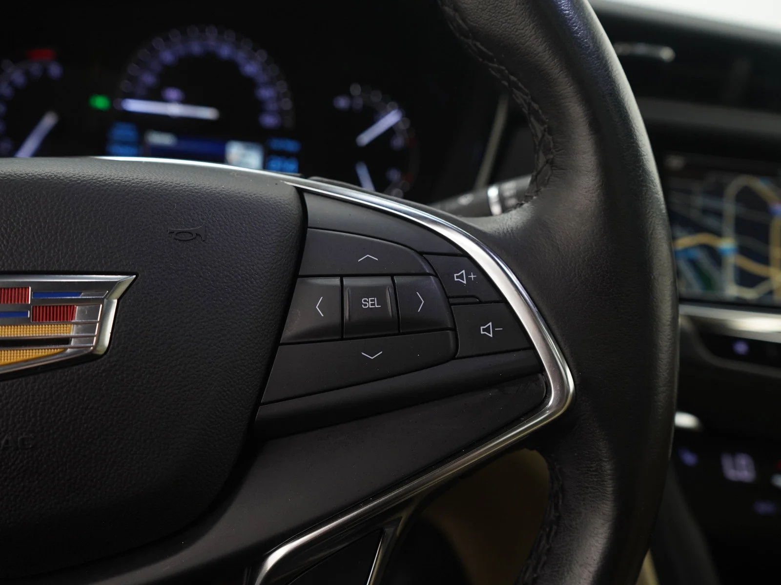 Used 2019 CRYSTAL WHITE TRICOAT Cadillac Luxury AWD image 27