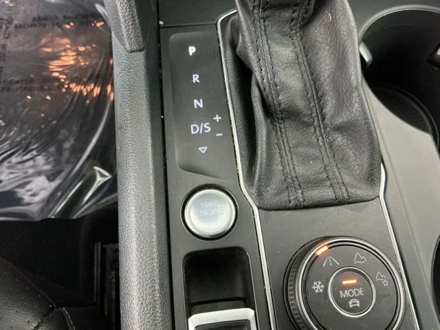 Used 2019 Black Volkswagen 3.6L V6 SE image 23
