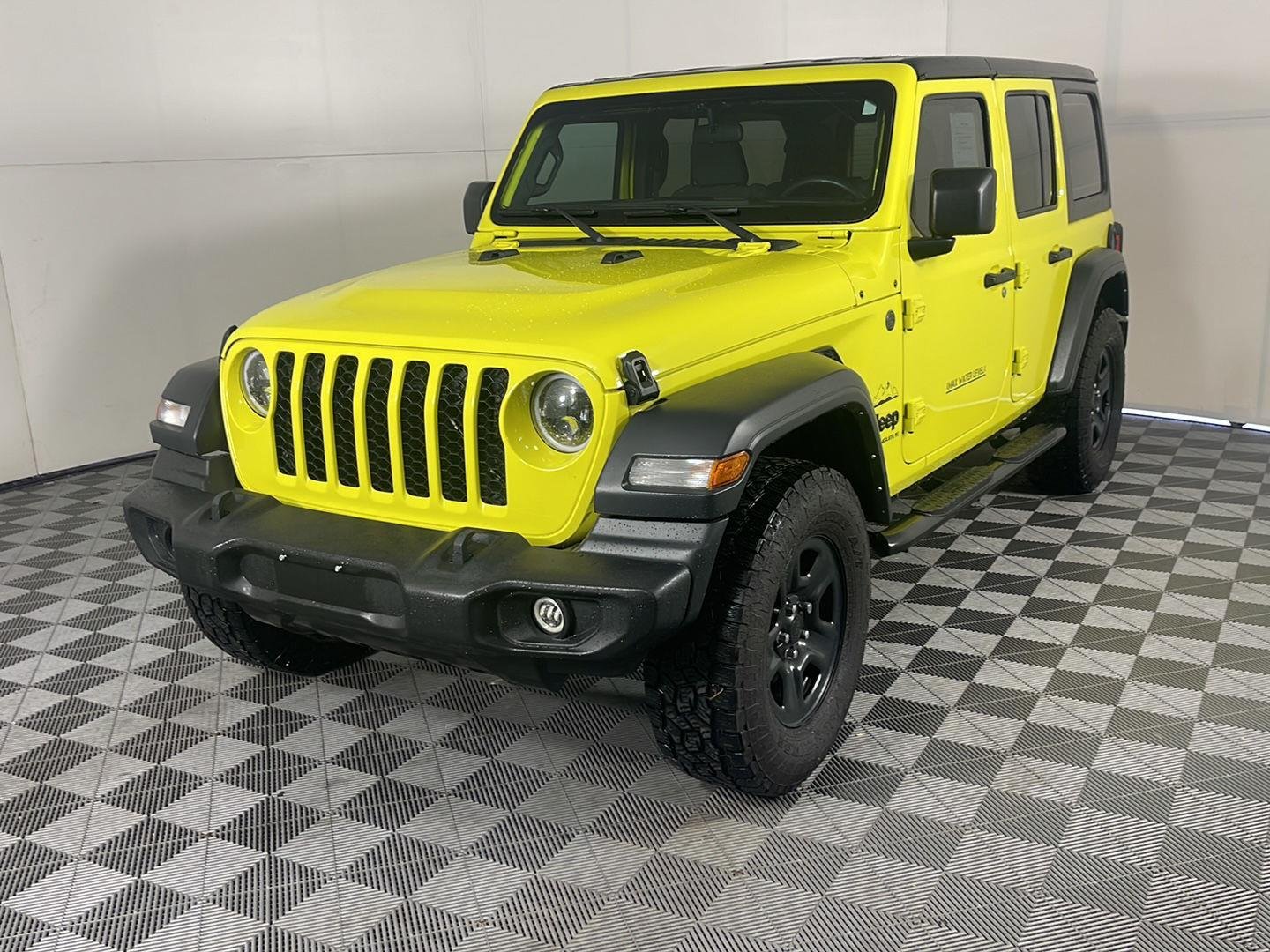 Used 2024 High Velocity Clearcoat Jeep Sport image 2