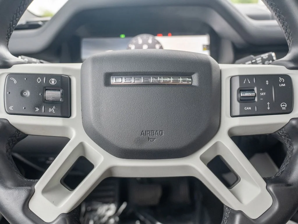 Used 2024  Land Rover S image 15