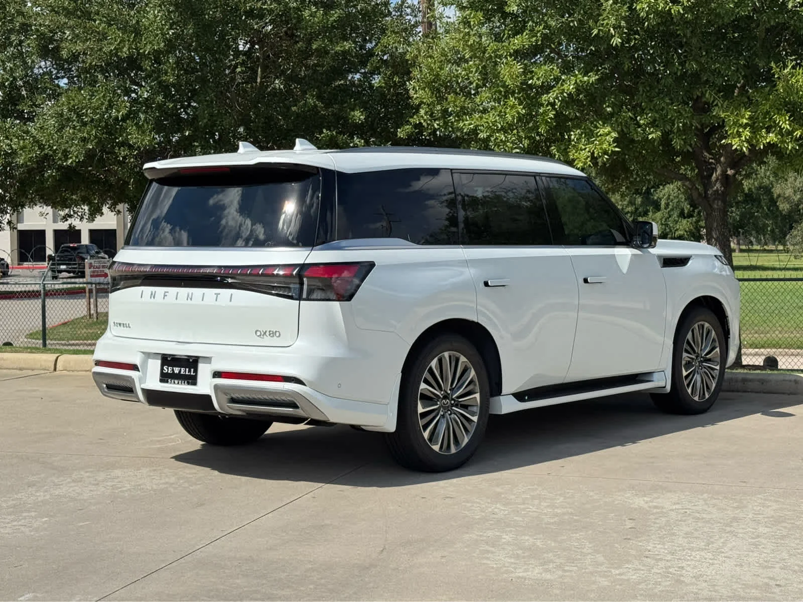 New 2027 RADIANT WHITE INFINITI Luxe 2WD image 3