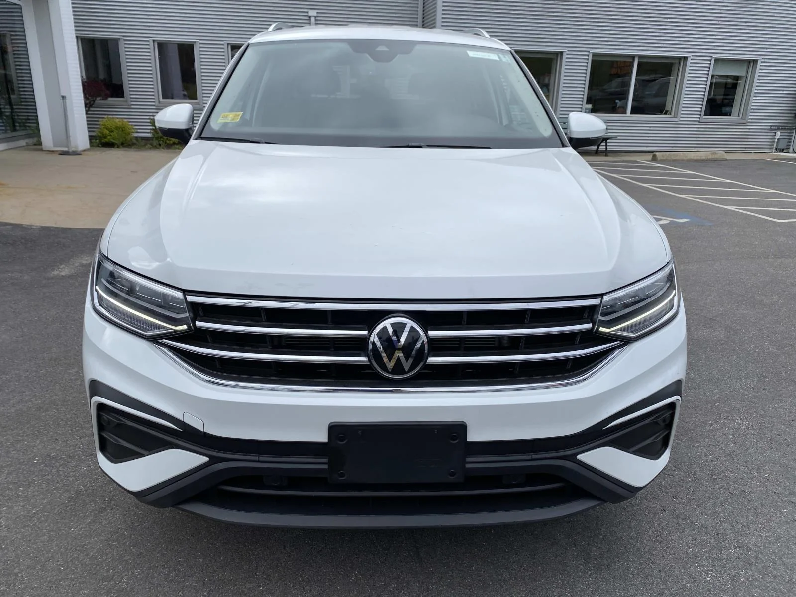 Certified Used 2023 Opal White Pearl Volkswagen 2.0T SE 4MOTION image 10