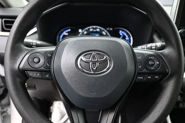 Used 2025 White Toyota XLE image 17