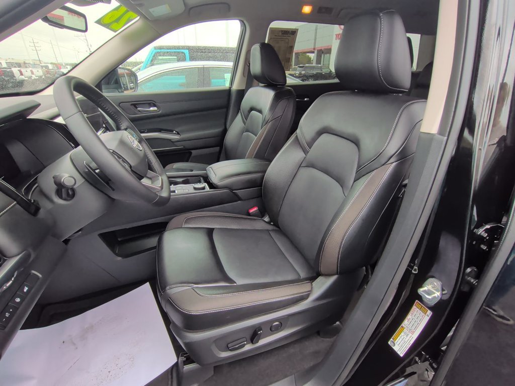 Used 2026 Black Nissan SL image 11