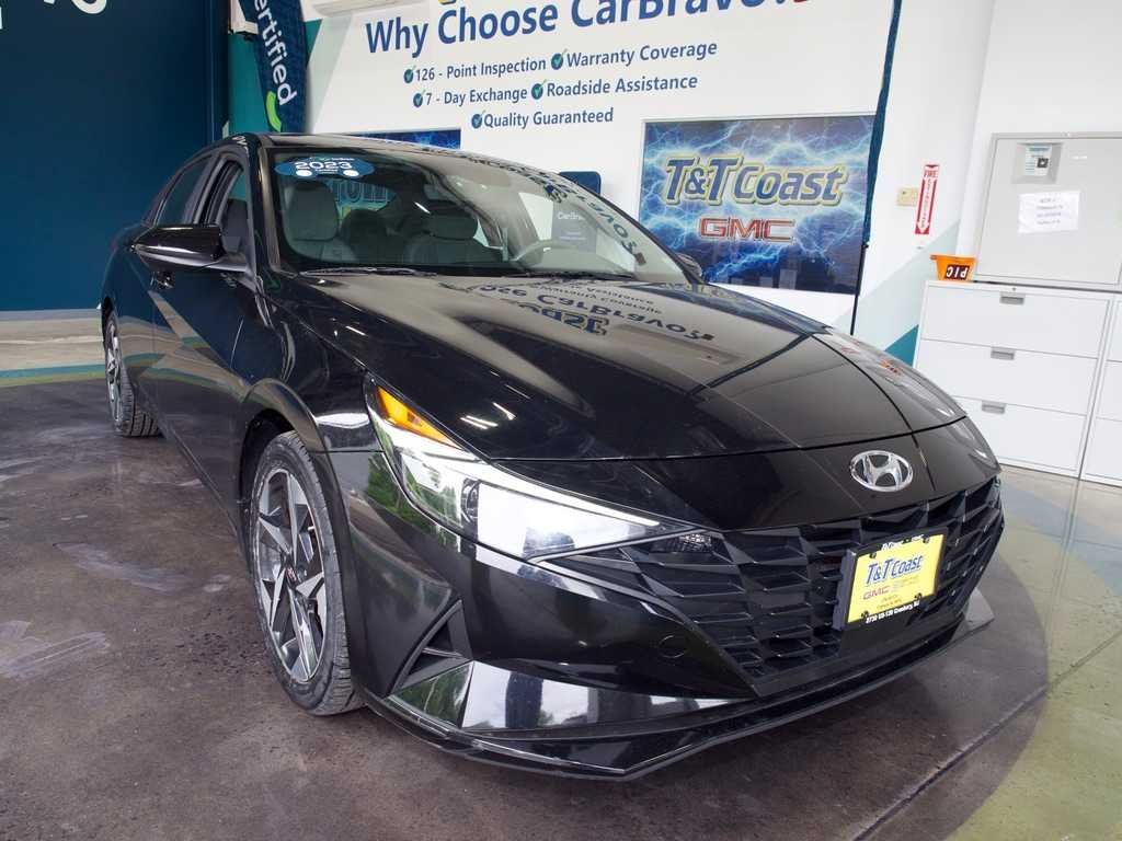 Used 2023 Black Hyundai SEL image 3