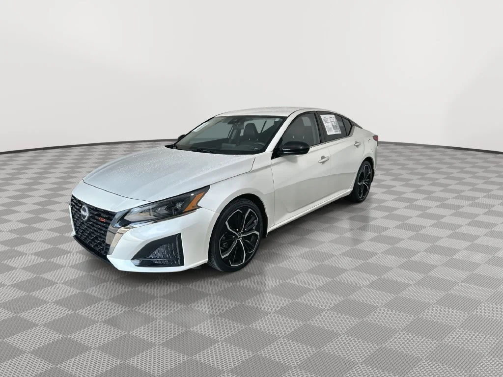Certified Used 2025 White Nissan 2.5 SR image 4