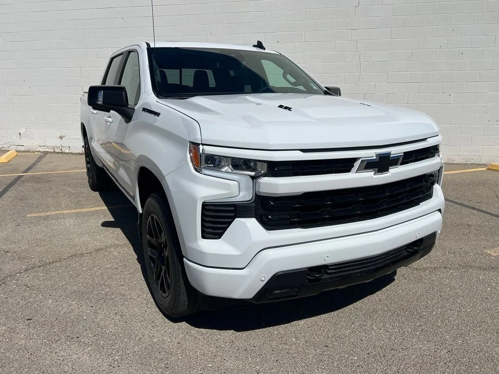 New 2026 Summit White Chevrolet RST image 9