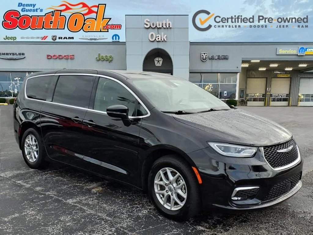 2025 Chrysler Pacifica Select