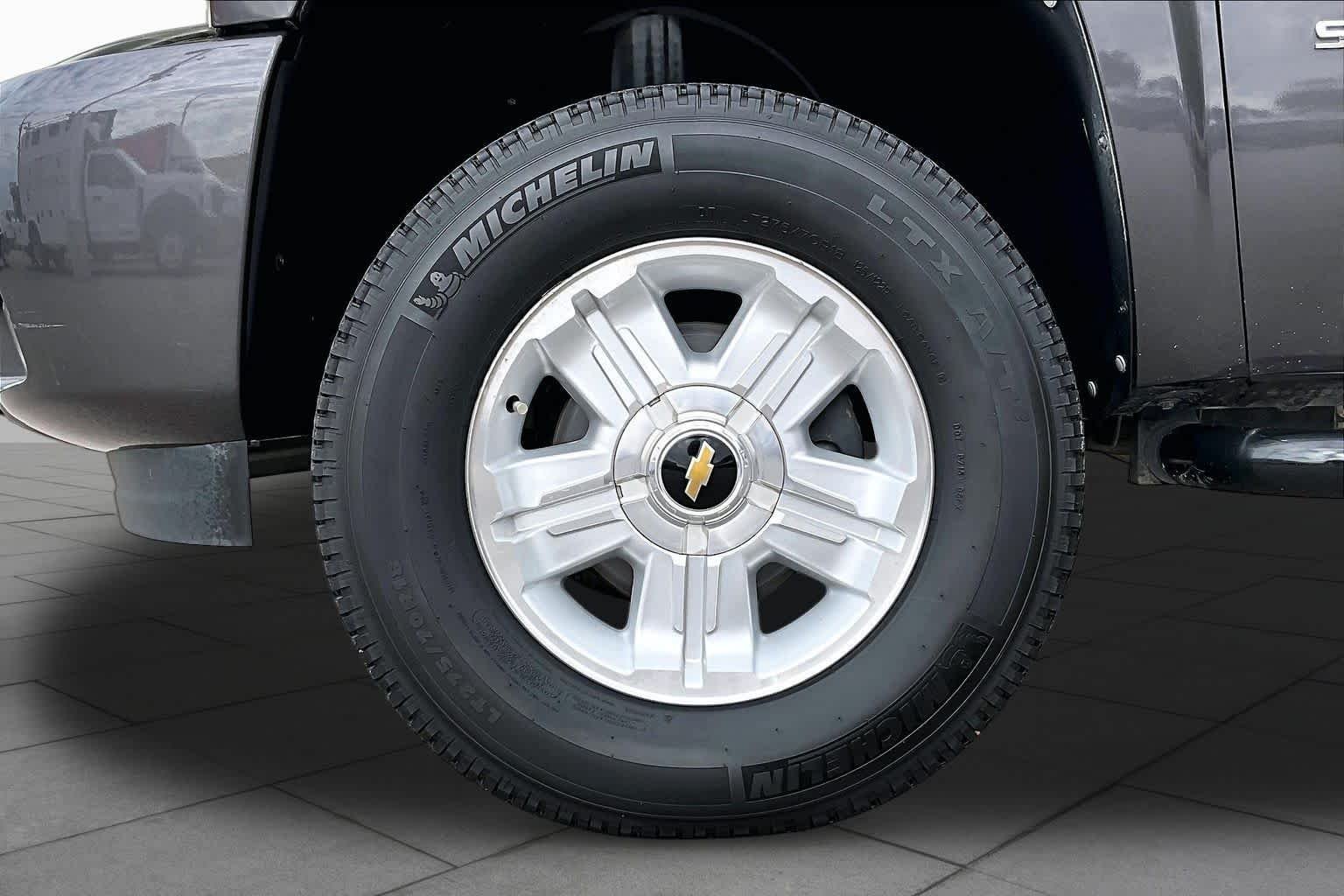 Used 2011 Taupe Gray Metallic Chevrolet LT image 9