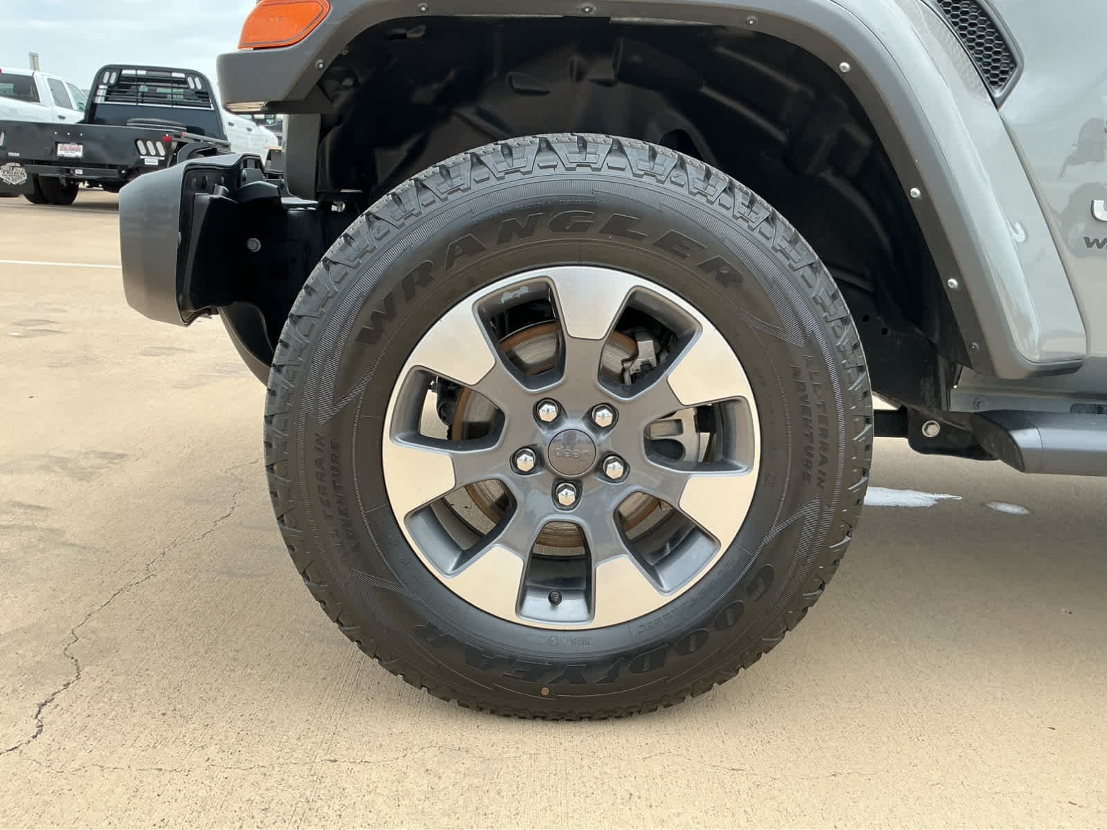 Used 2022 Sting-Gray Clearcoat Jeep Unlimited Sahara image 10