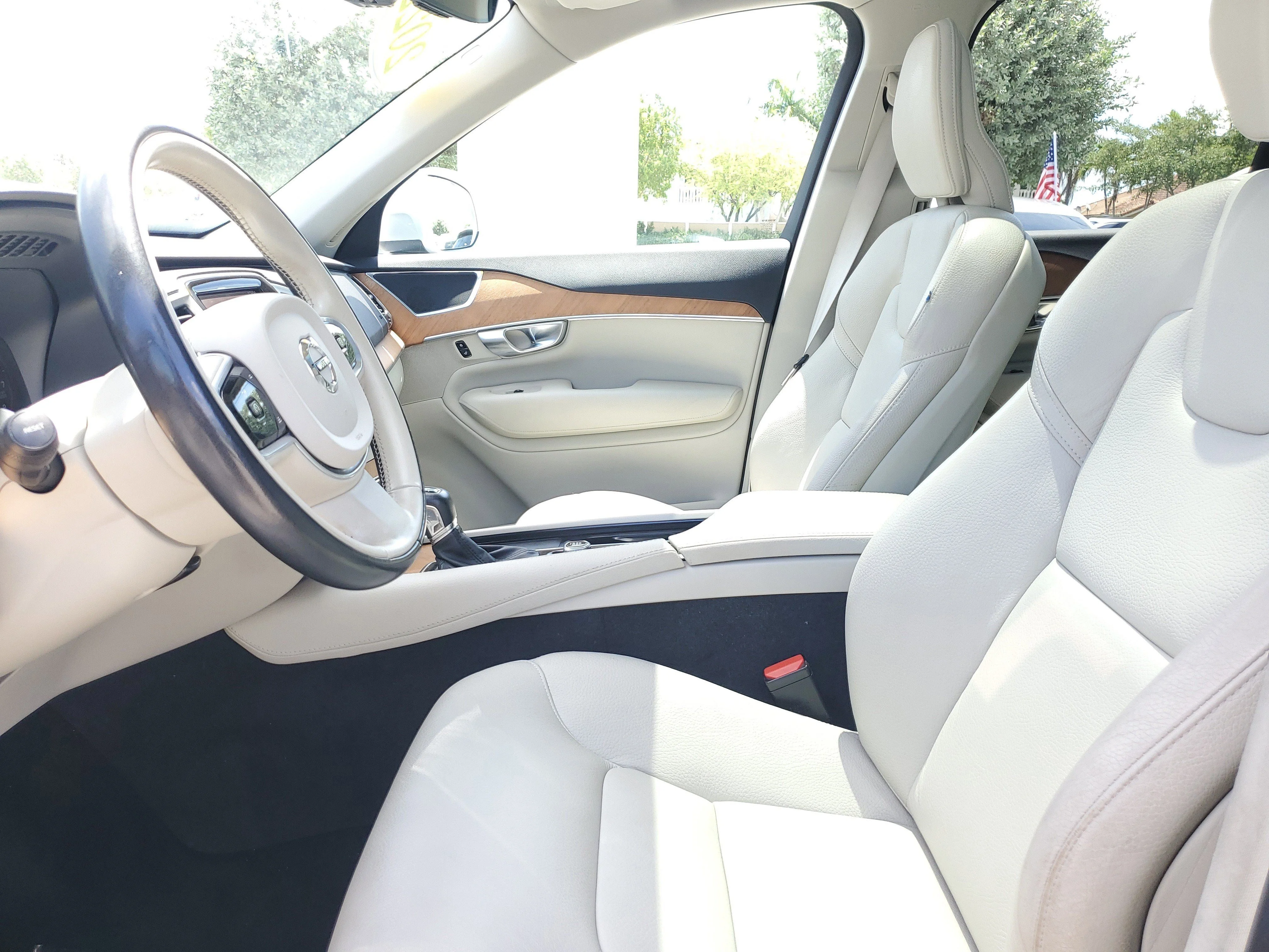 Used 2022 Bright Silver Metallic Volvo T6 Momentum image 22