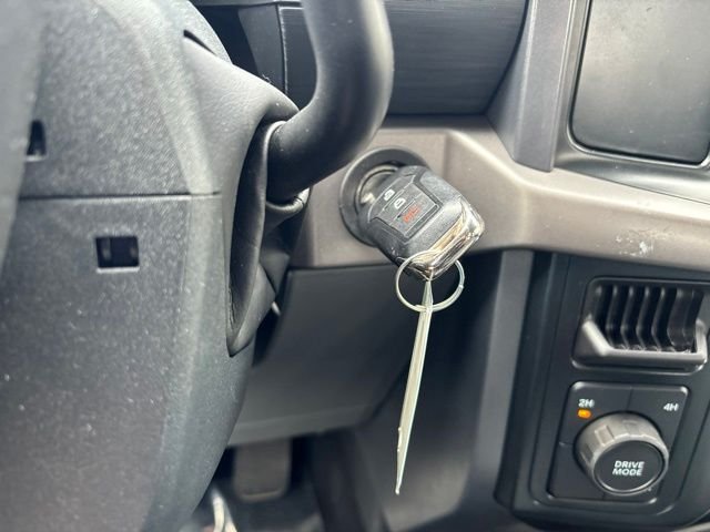 Used 2025 Silver Ford XLT image 23