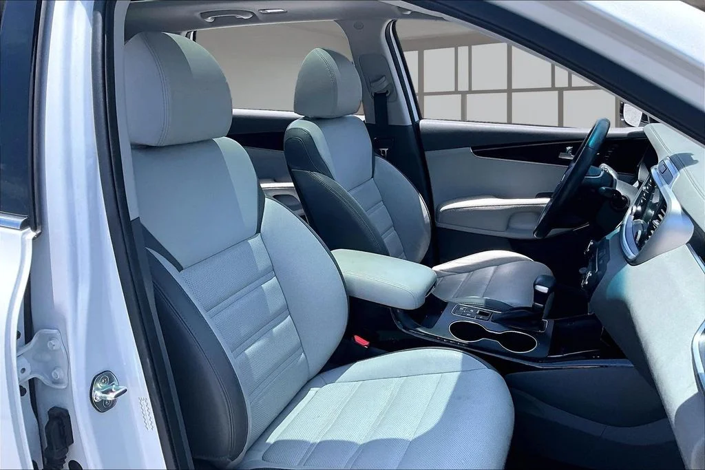 Used 2020 White Kia SX image 28