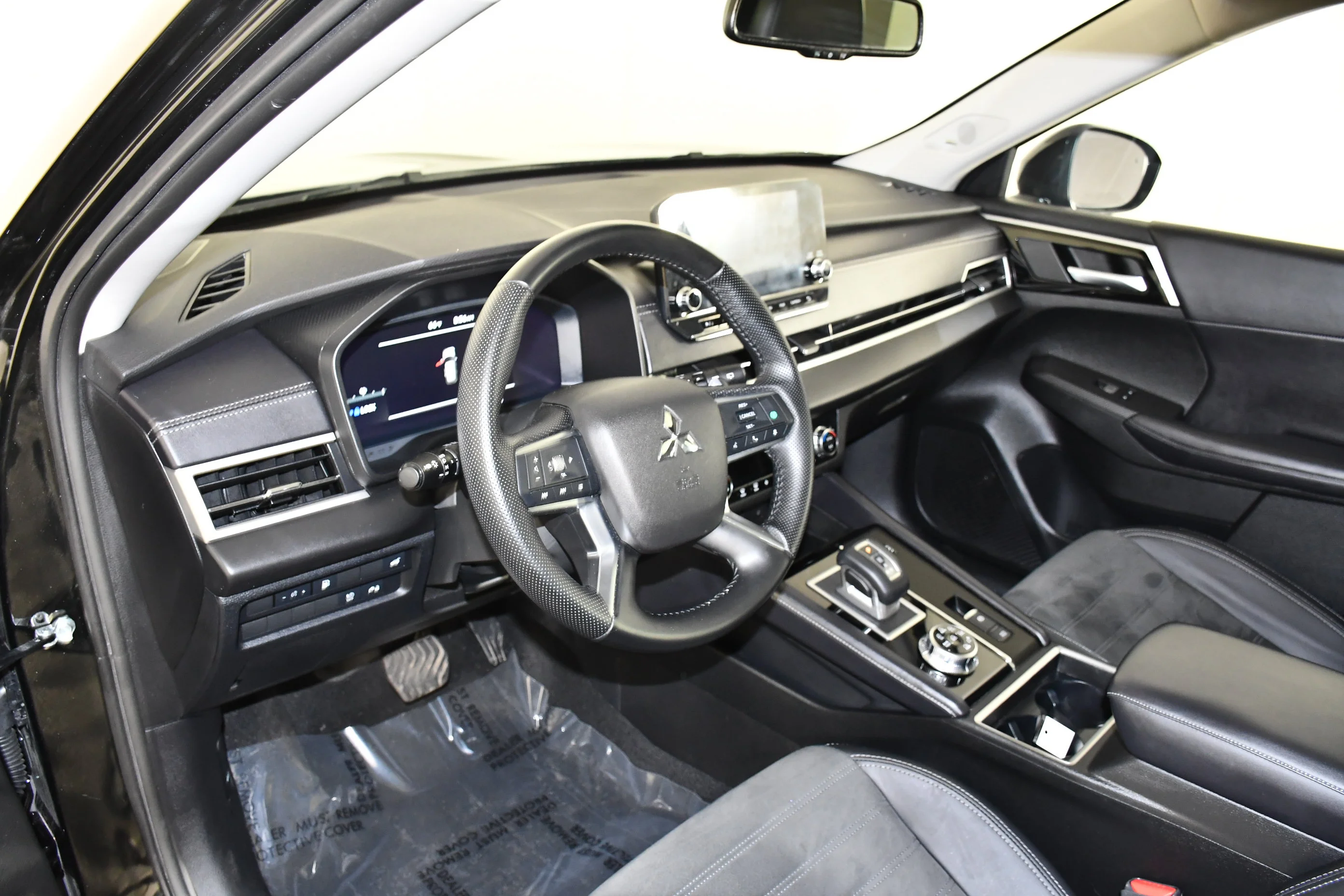 Certified Used 2025 Black Diamond Mitsubishi SE image 37