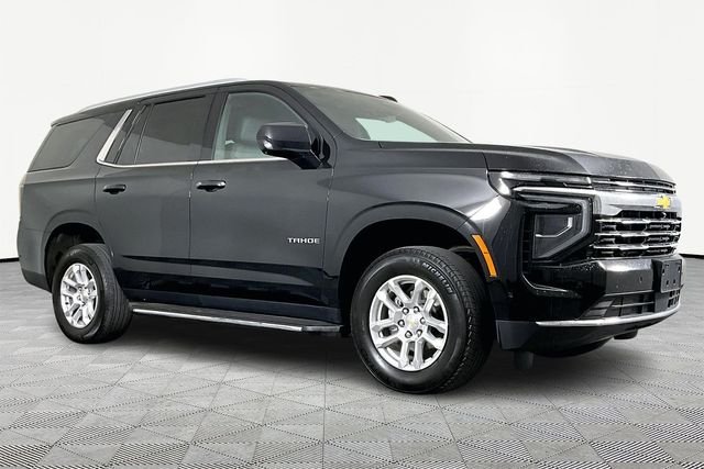 Used 2025 Black Chevrolet LT image 3