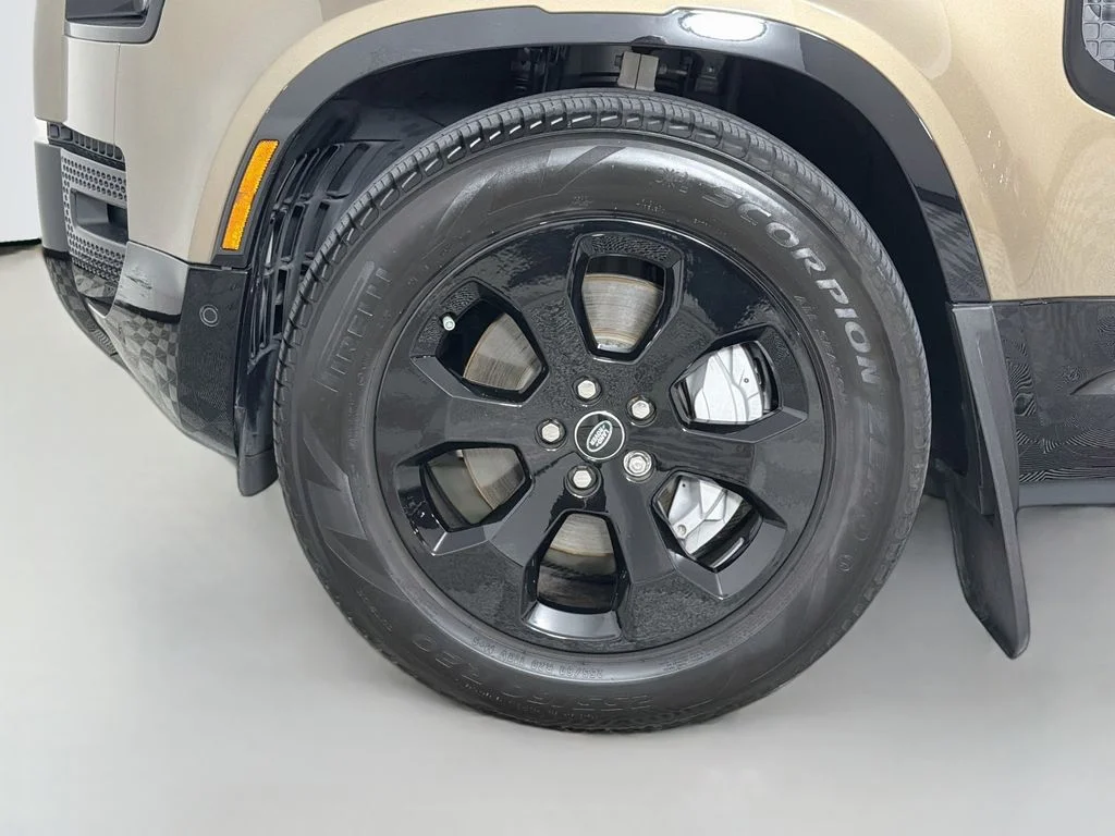 Certified Used 2025 Gray Land Rover X-Dynamic SE image 33